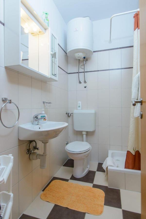 Apartments Anton Вінішчє Екстер'єр фото